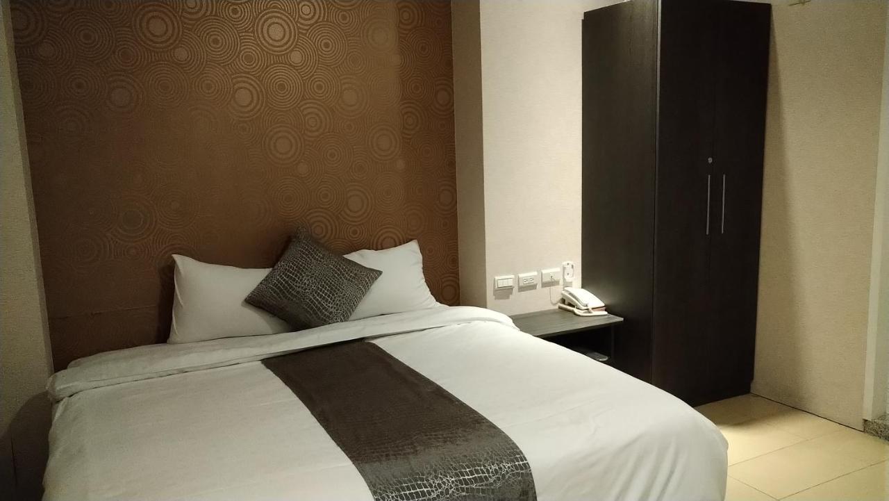 Boston Plus Hotel Chiayi Eksteriør bilde
