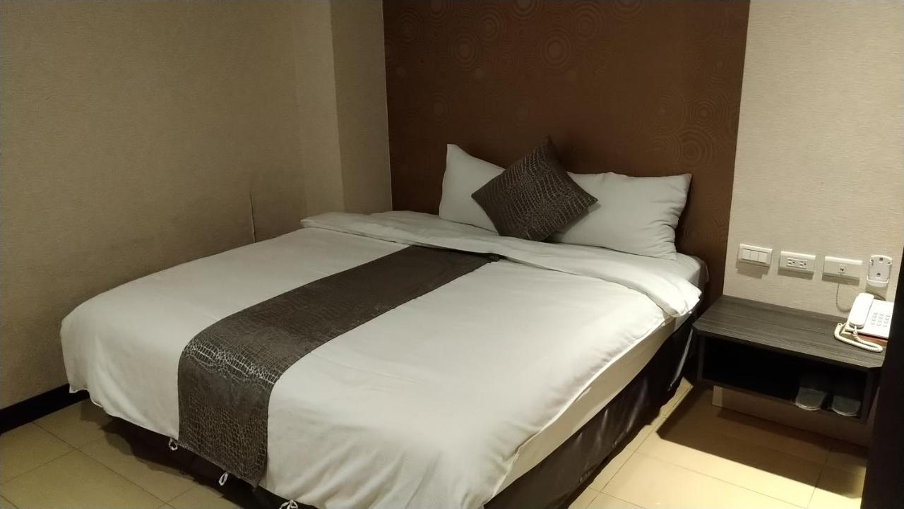 Boston Plus Hotel Chiayi Eksteriør bilde