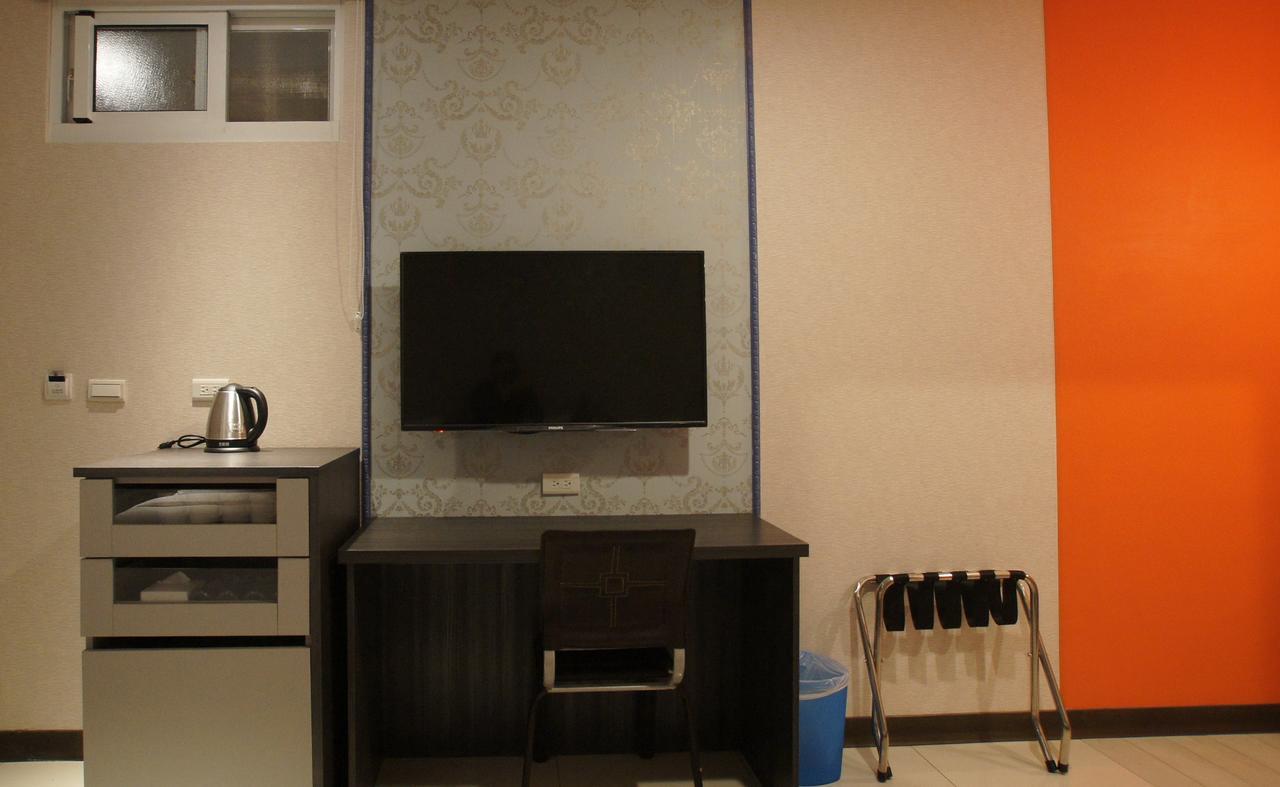 Boston Plus Hotel Chiayi Eksteriør bilde