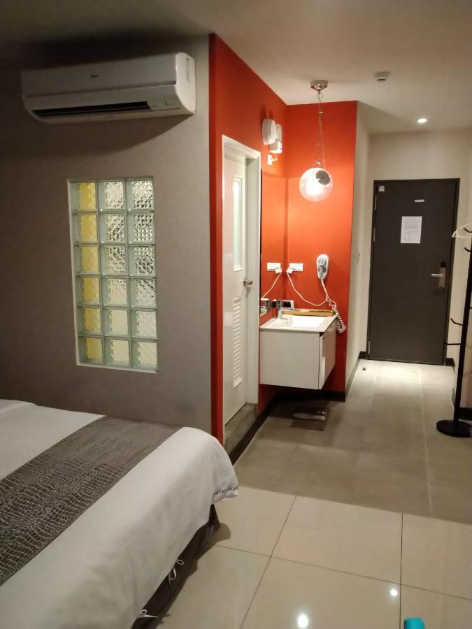 Boston Plus Hotel Chiayi Eksteriør bilde