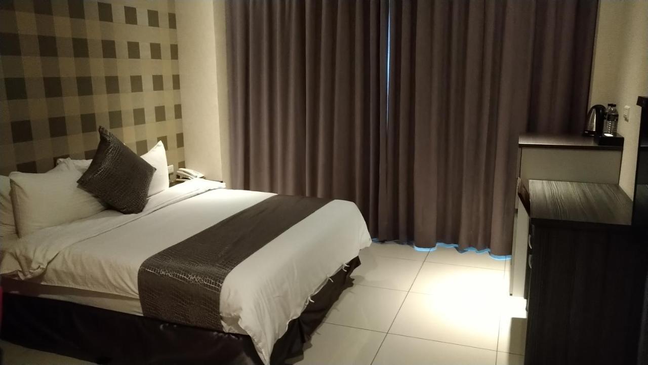 Boston Plus Hotel Chiayi Eksteriør bilde