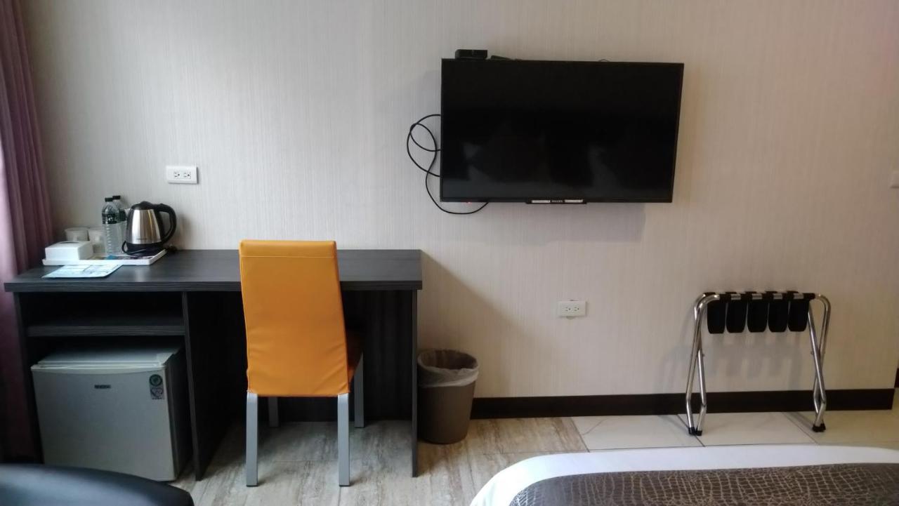 Boston Plus Hotel Chiayi Eksteriør bilde