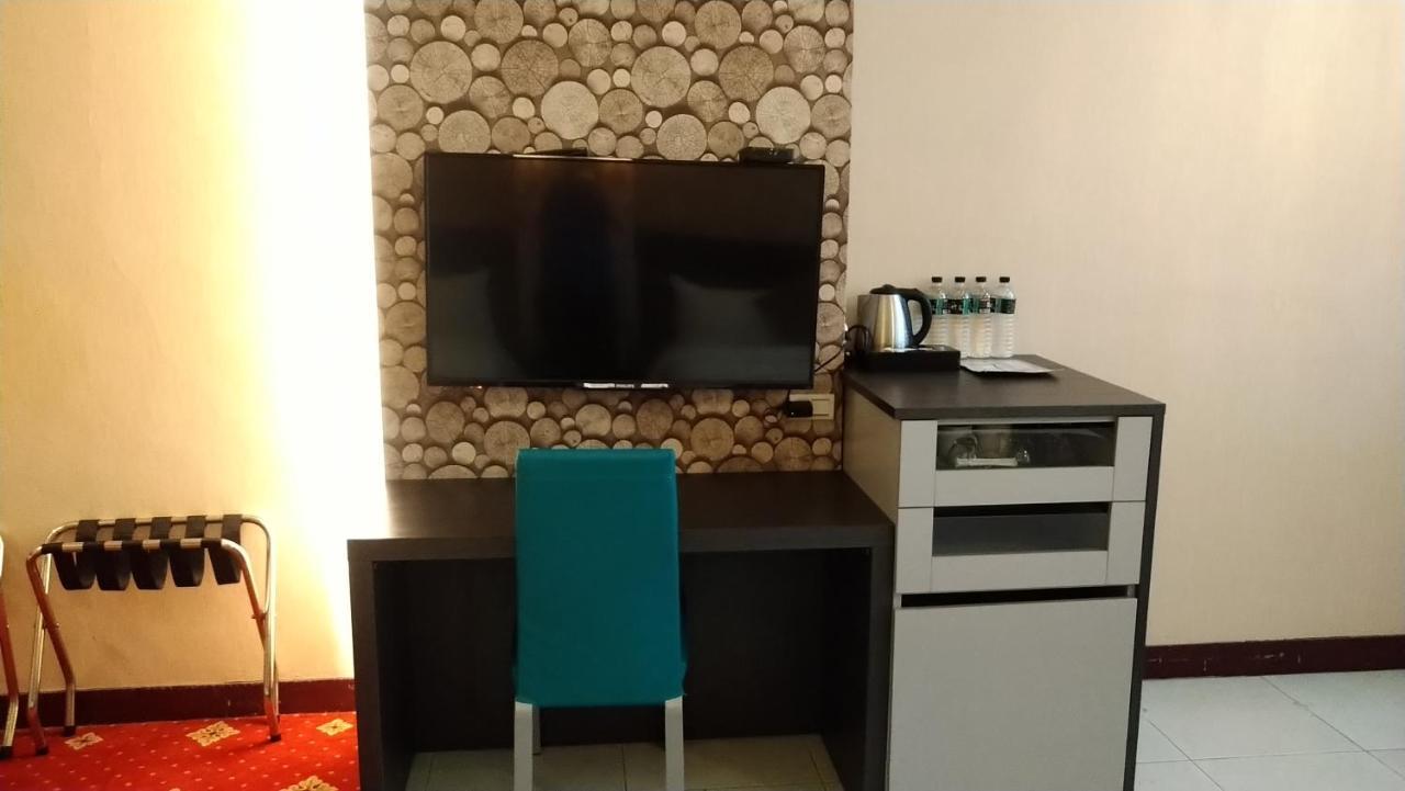 Boston Plus Hotel Chiayi Eksteriør bilde