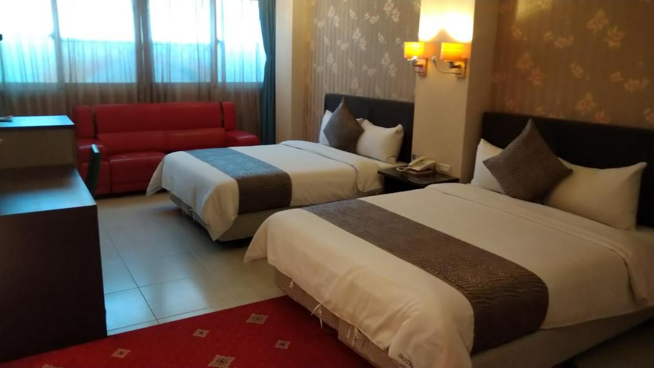 Boston Plus Hotel Chiayi Eksteriør bilde