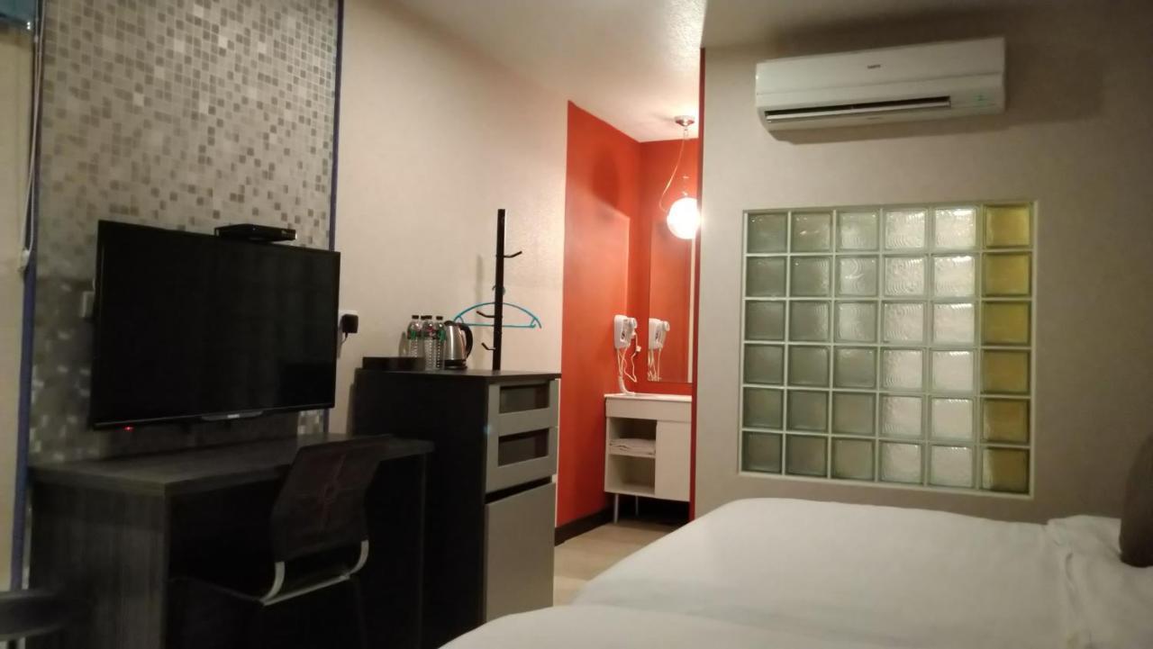 Boston Plus Hotel Chiayi Eksteriør bilde